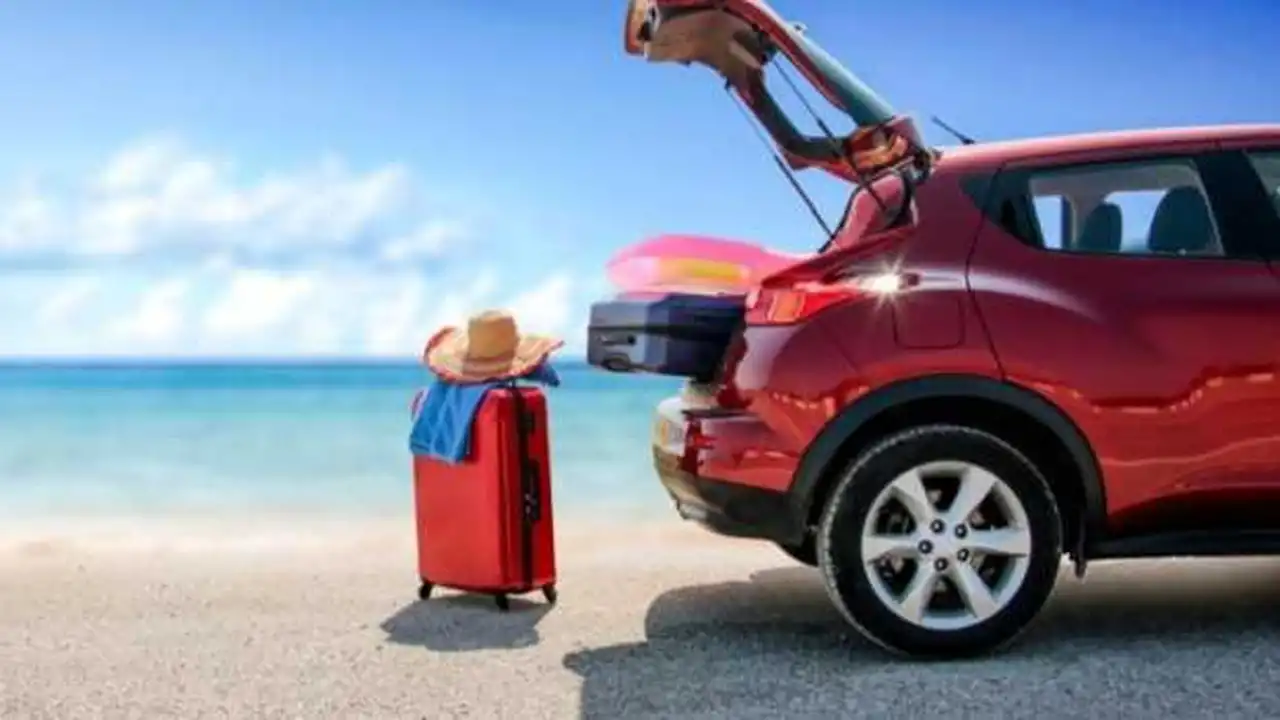 طرق حماية سيارتك من مخاطر العواصف الترابية خلال رحلات السفر في العيد